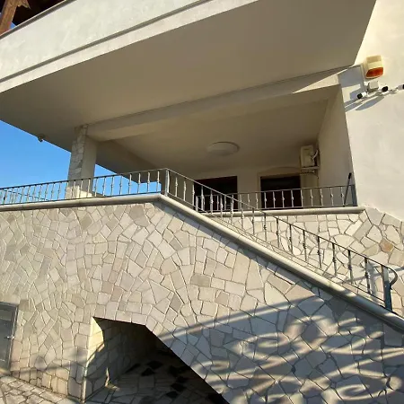 Maison De Ginevra Aradeo